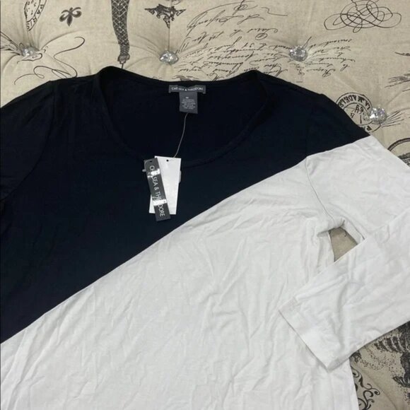 Chelsea & Theodore 3/4 Sleeve Asymmetrical Hem Top - Picture 3 of 8